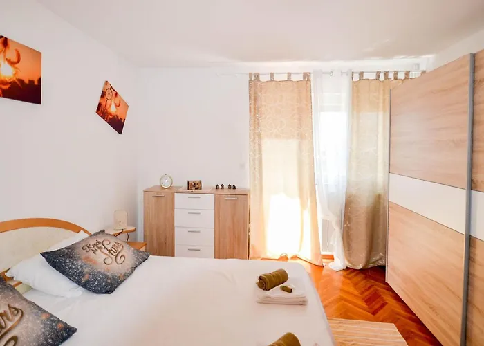 Gabi Mit Terrasse By Interhome * Novigrad Istria