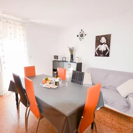 Gabi Mit Terrasse By Interhome * Novigrad Istria
