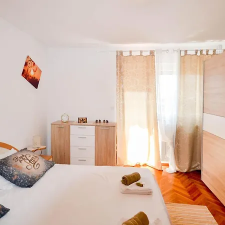 Gabi Mit Terrasse By Interhome * Novigrad Istria